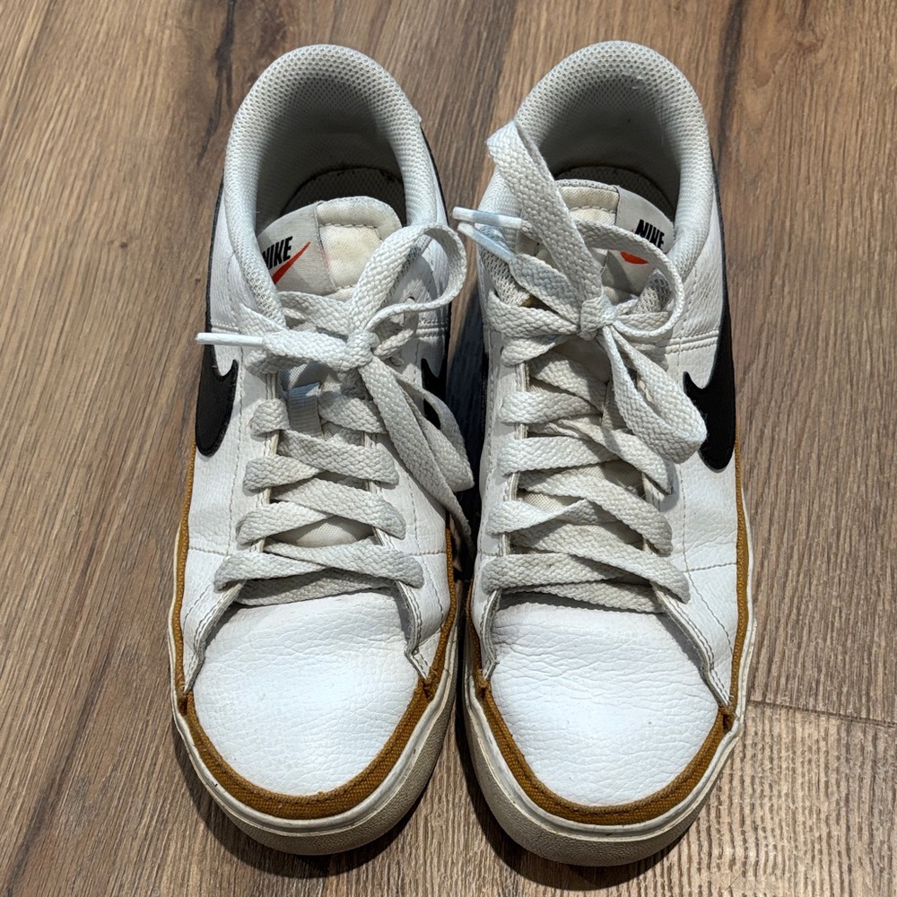 Nike Women's White and Black Sneakers